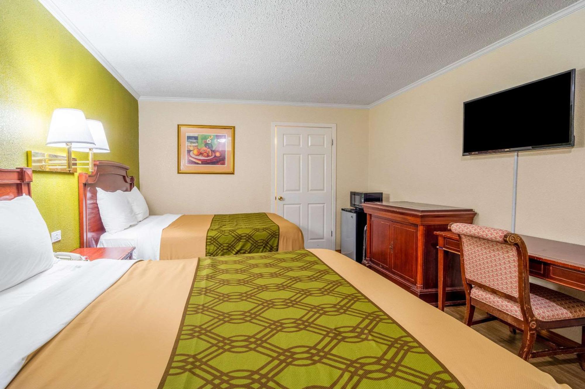 Rodeway Inn & Suites Fort Jackson Columbia Extérieur photo