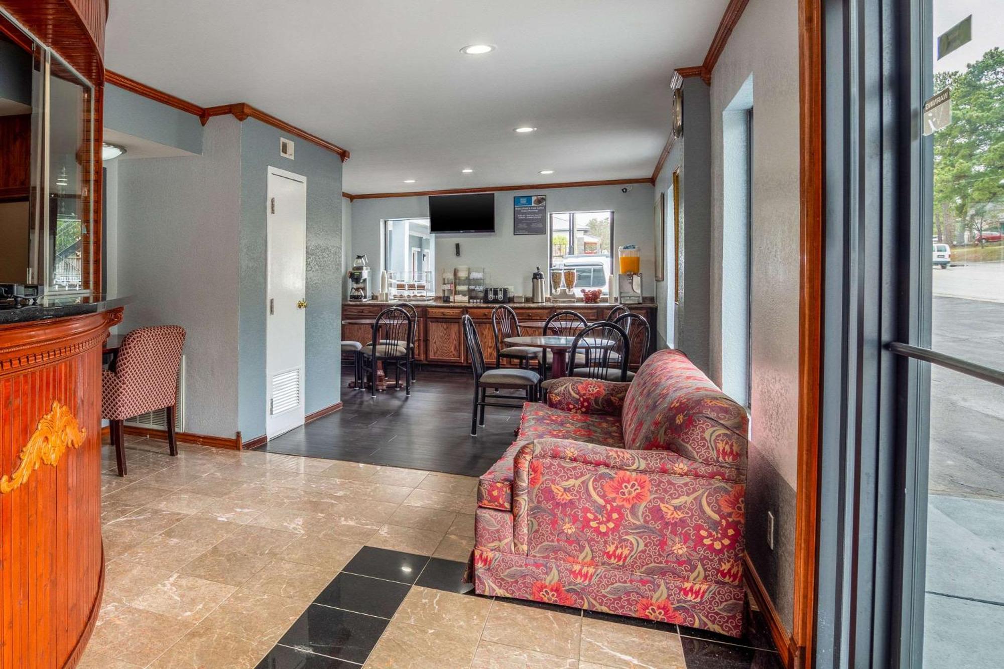 Rodeway Inn & Suites Fort Jackson Columbia Extérieur photo