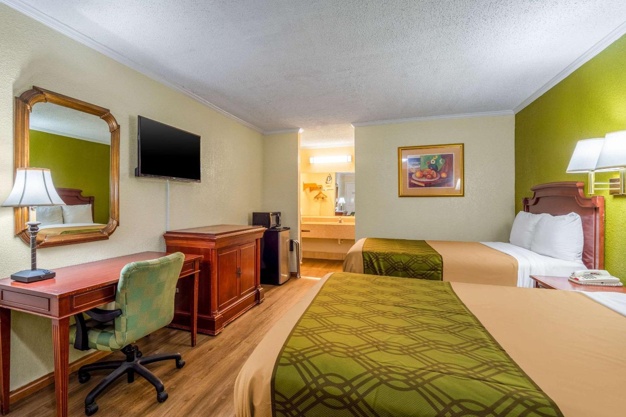 Rodeway Inn & Suites Fort Jackson Columbia Extérieur photo