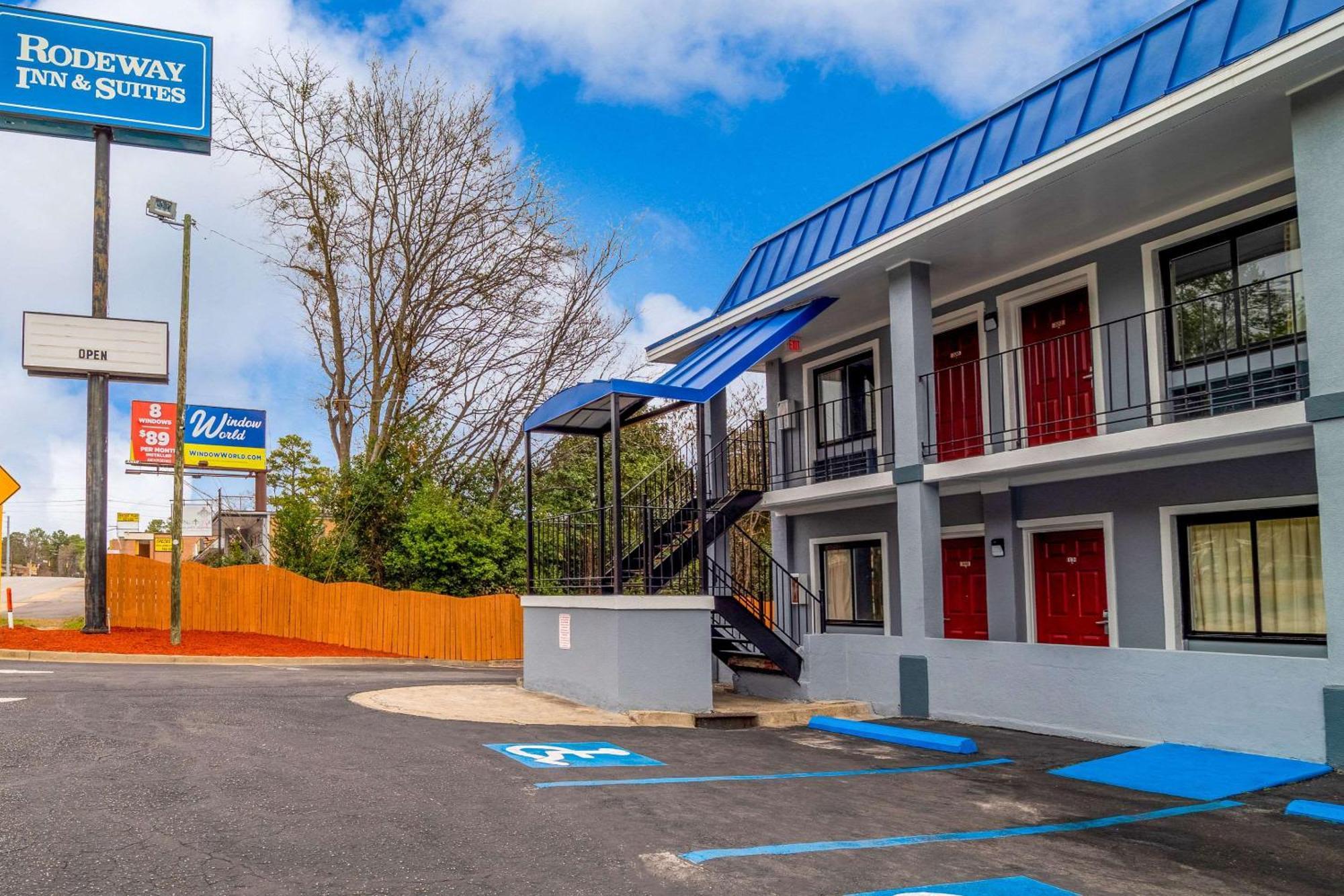 Rodeway Inn & Suites Fort Jackson Columbia Extérieur photo