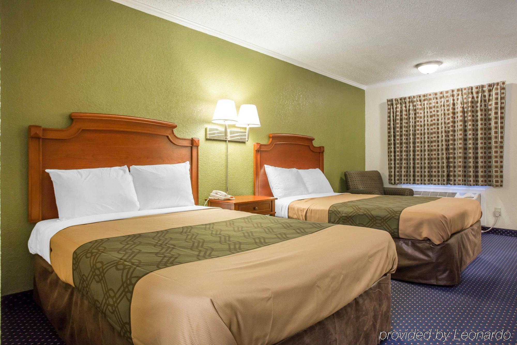 Rodeway Inn & Suites Fort Jackson Columbia Extérieur photo