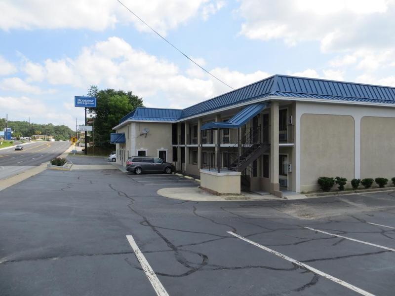 Rodeway Inn & Suites Fort Jackson Columbia Extérieur photo