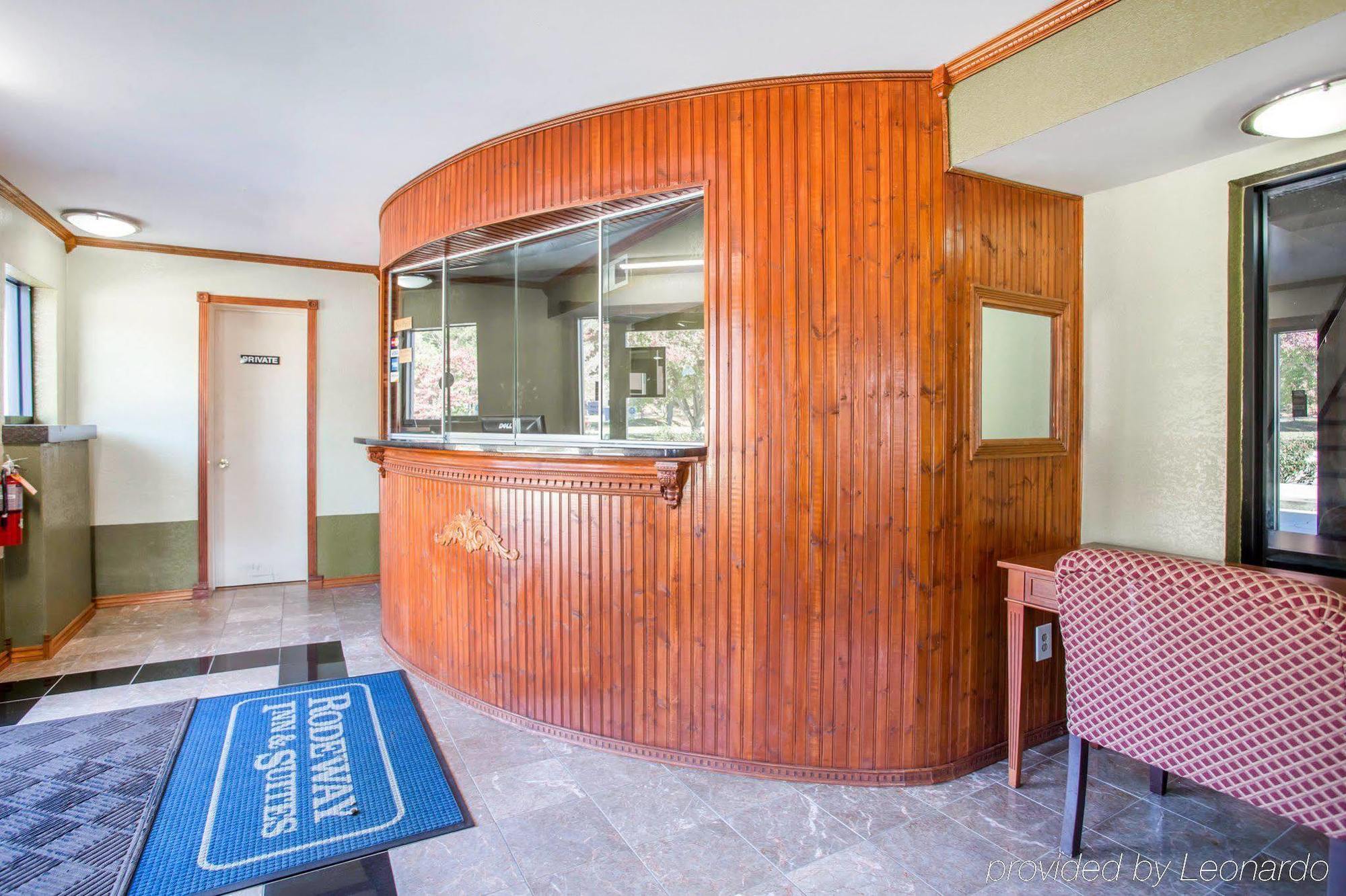 Rodeway Inn & Suites Fort Jackson Columbia Extérieur photo