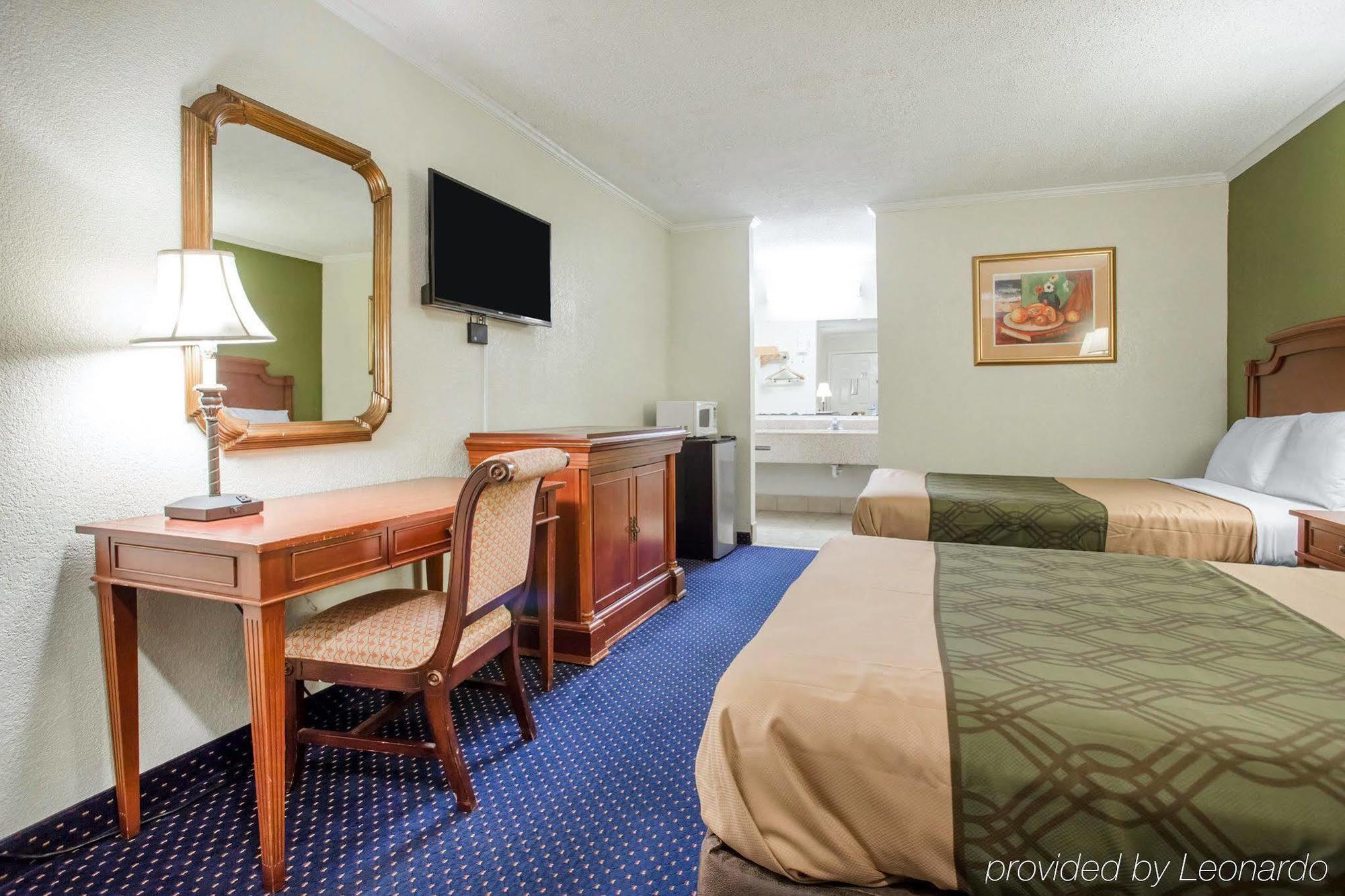 Rodeway Inn & Suites Fort Jackson Columbia Extérieur photo